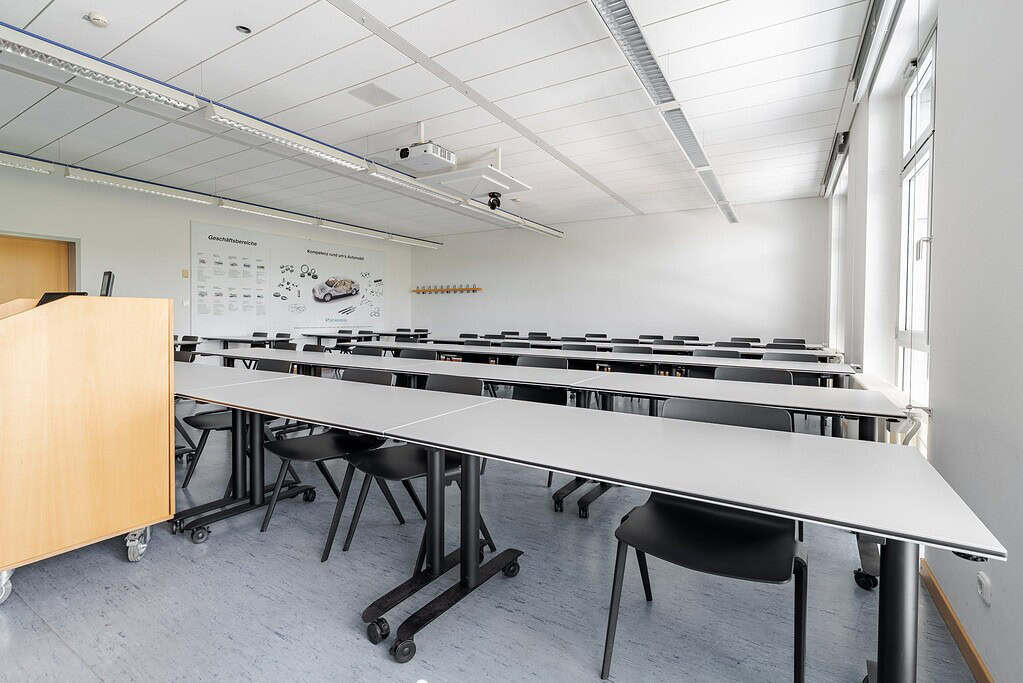 OTH Amberg-Weiden – Hörsaal mit flexibler Möblierung