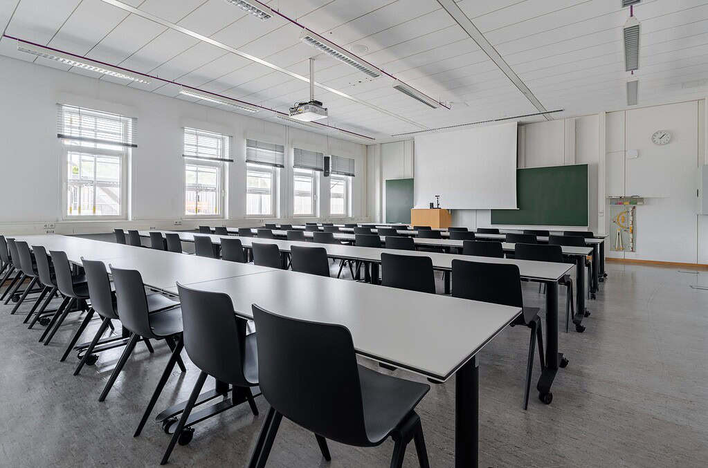 OTH Amberg-Weiden – Hörsaal mit flexibler Möblierung