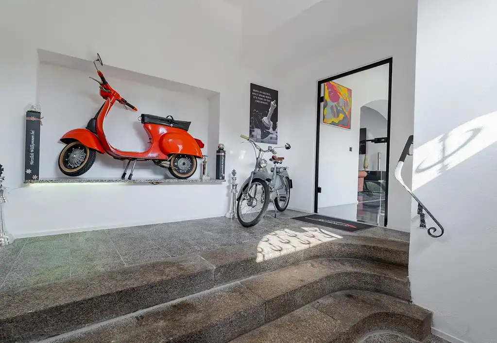 Aichinger Automobile, Neugestaltung Büro 9