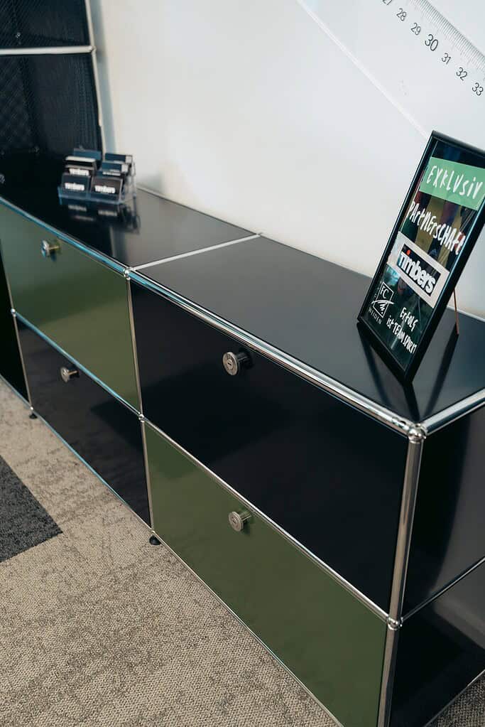 USM Haller Sideboard in Grün und Schwarz